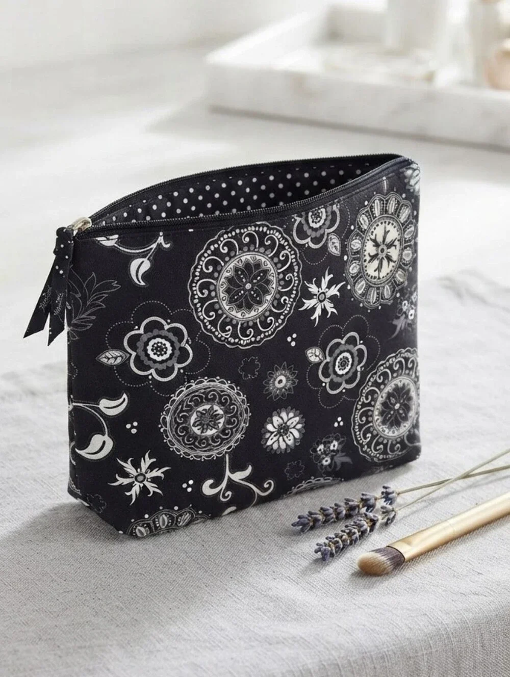 Thirty-One Gifts Onyx Medallion Black & White Floral Zipper Pouch Bag